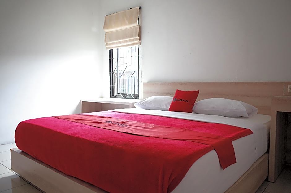 RedDoorz near Taman Kota Lapang Merdeka Sukabumi