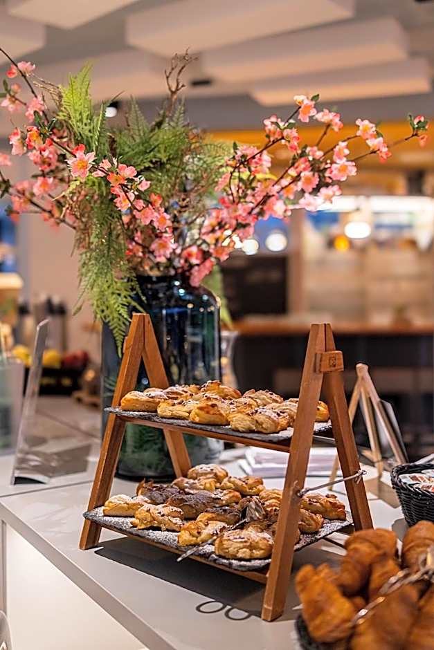 Globana Airport Hotel