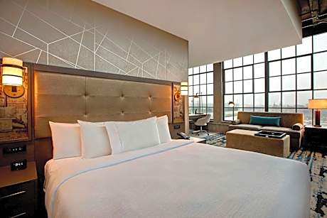 King Studio Suite with Roll-In Shower - Hearing Access