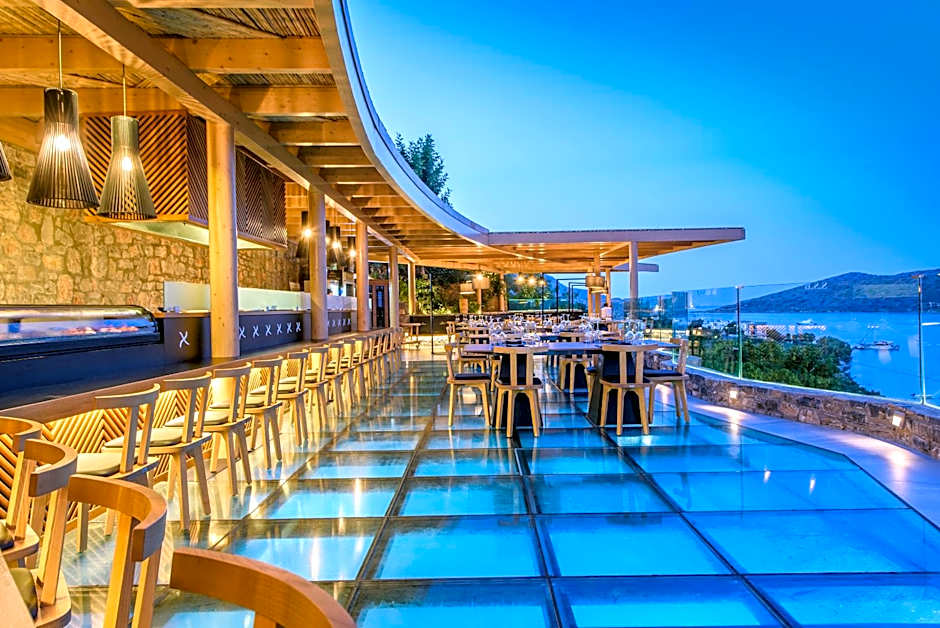 Royal Marmin Bay Boutique & Art Hotel