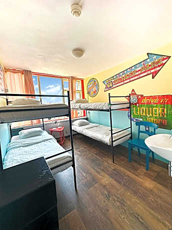 Single Bed in Mixed Dormitory Room (4 People)