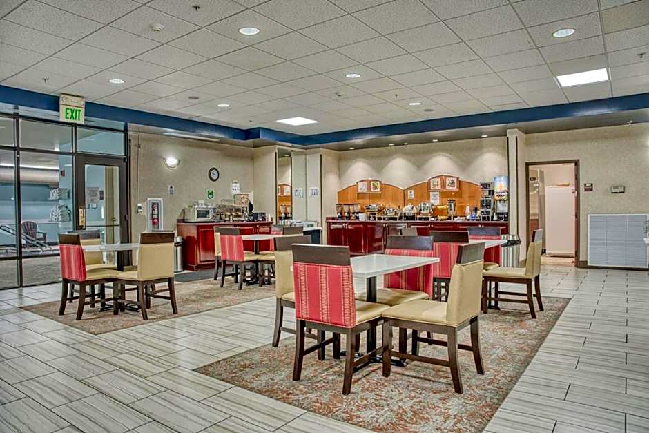 Evergreen Inn and Suites