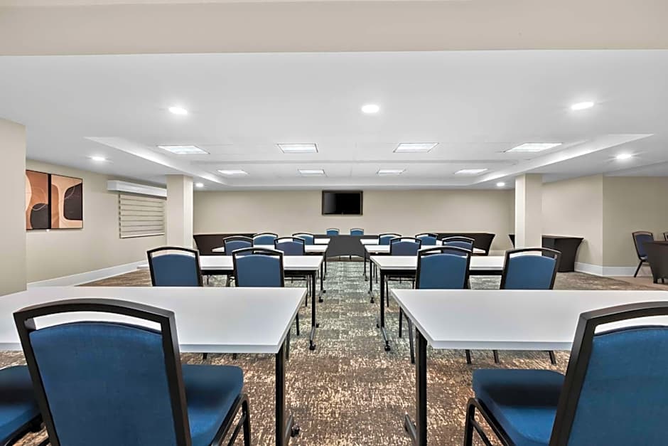 Latitude Suites Tinton Falls Eatontown - BW Premier Collection