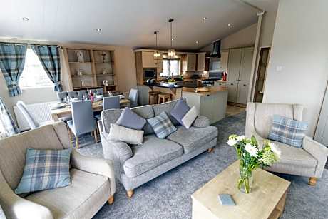 Captain's Quarters with Hot Tub