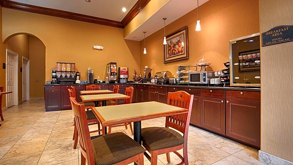 Best Western Plus New Caney Inn & Suites