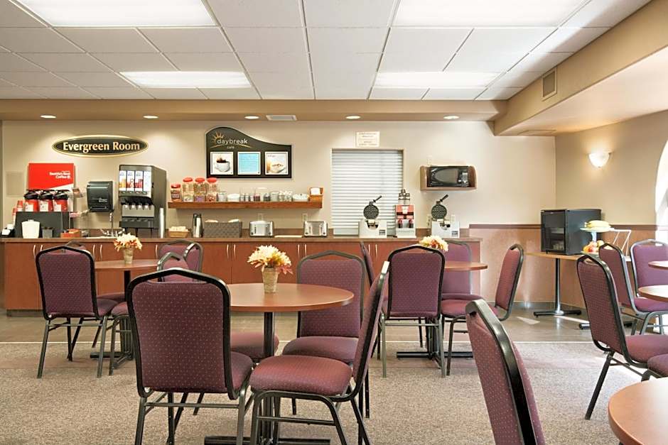 Days Inn by Wyndham Thunder Bay North