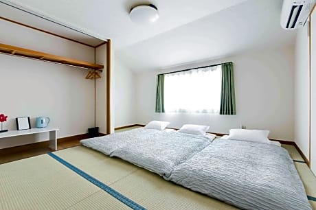 Japanese Style Room for 4 People with Shared Bathroom - Non-Smoking