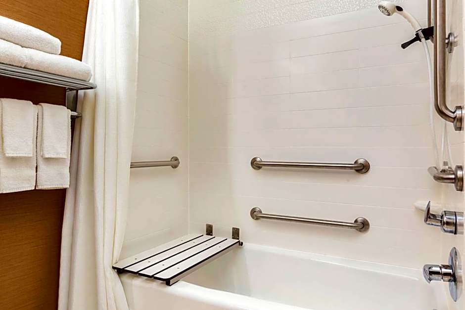 Fairfield Inn & Suites by Marriott Toledo Maumee