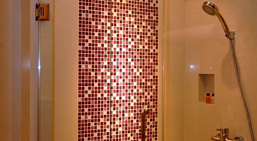 Iyarin@tuk Chang Ratchayothin Hotel