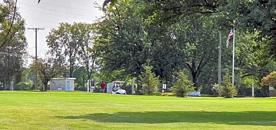 Country Club Inn & Suites