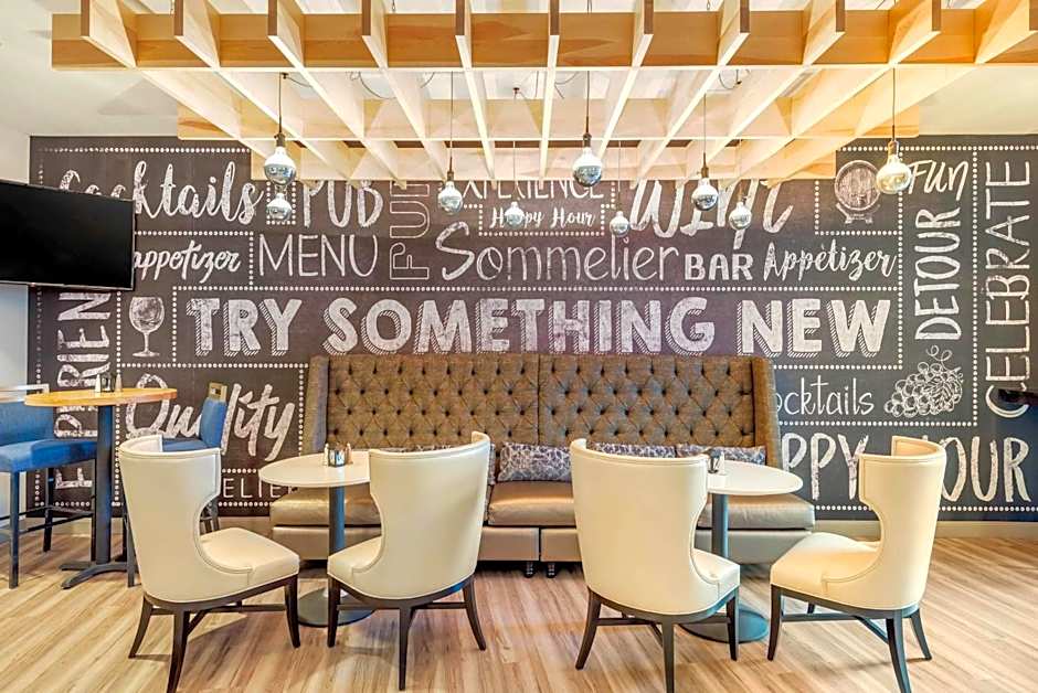 Cambria Hotel Akron - Canton Airport