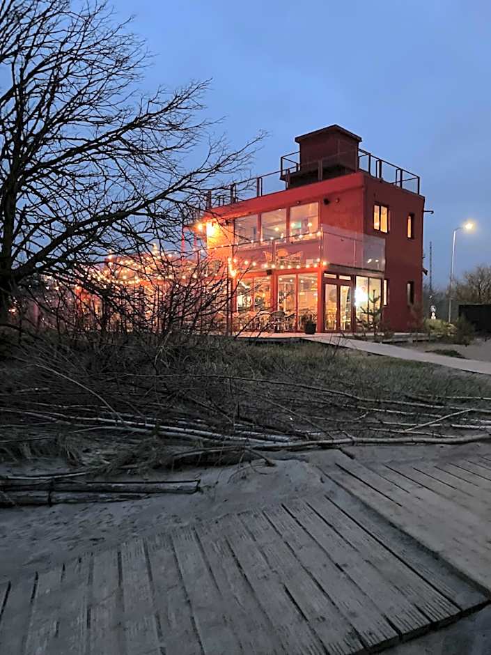 SURF HOUSE DREAMERS COAST