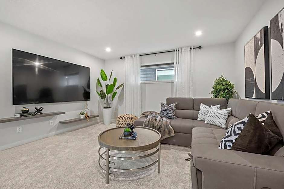 Luxury-4bed with AC-86"TV-BrandNew in Cranston, Calgary