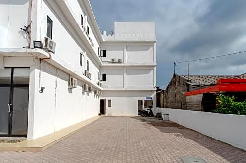 OYO 2895 Paranginan Residence