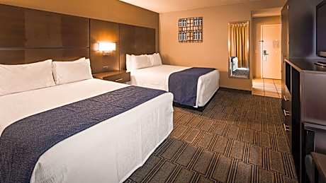 Queen Room with Two Queen Beds and Mobility Accessible Bathtub