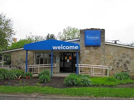 Travelodge by Wyndham Lansing