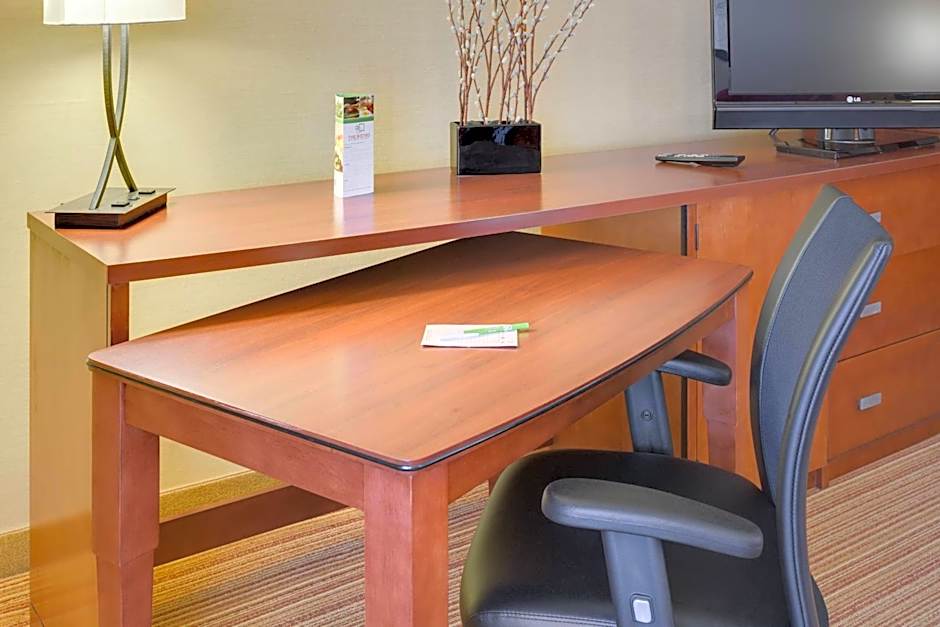 Courtyard by Marriott Shelton