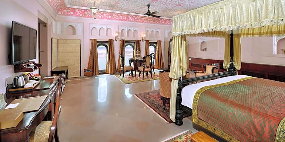 Photo 1 of 6 of Suite, View