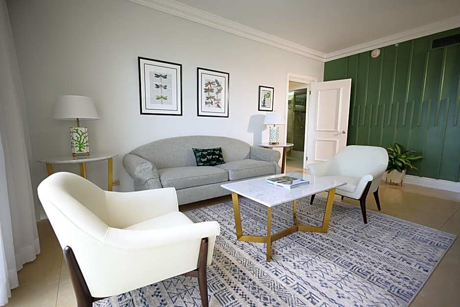 Courtleigh Hotel & Suites