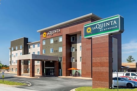 La Quinta Inn & Suites by Wyndham Augusta Near Fort Gordon