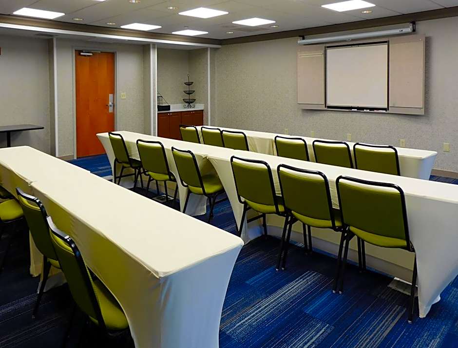 Holiday Inn Express Coventry S - West Warwick Area By IHG