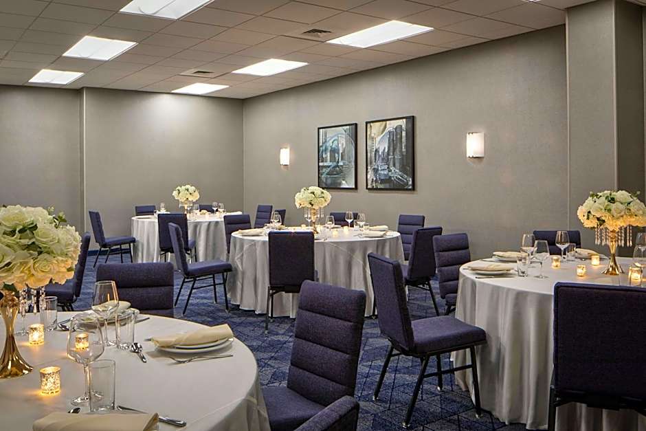 Courtyard by Marriott Chicago Downtown/River North