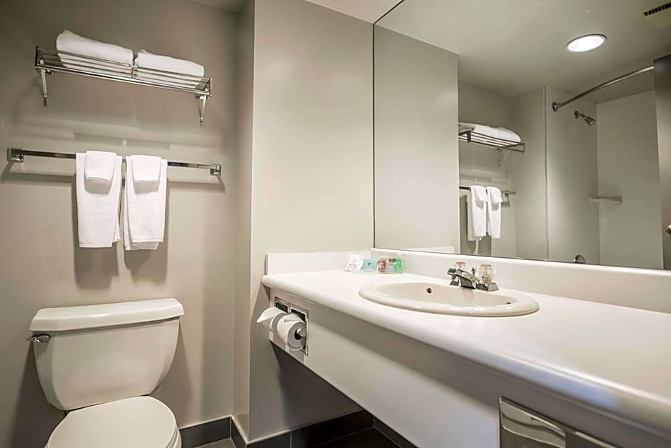 Best Western Plus Vancouver Airport Hotel