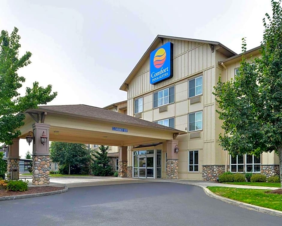 Comfort Inn & Suites McMinnville Wine Country