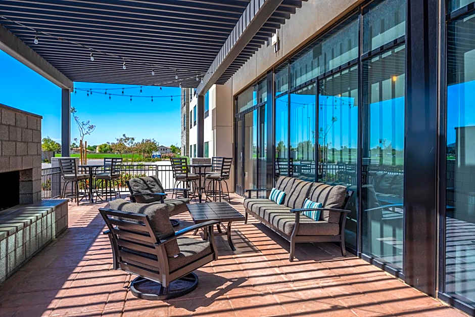 Holiday Inn Express and Suites Gilbert Mesa Gateway Airport By IHG