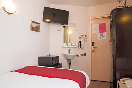 TWIN ROOM WITH SHARED BATHROOM