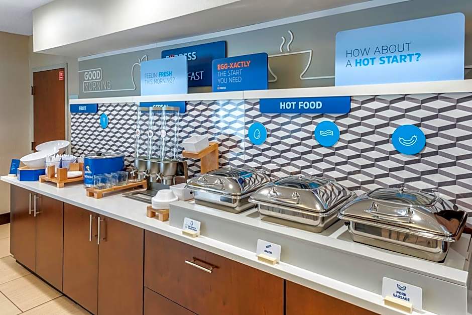 Holiday Inn Express Hotel & Suites Cincinnati-Blue Ash By IHG