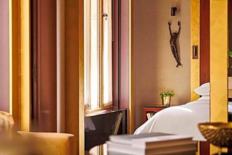 Executive Suite with Paix View