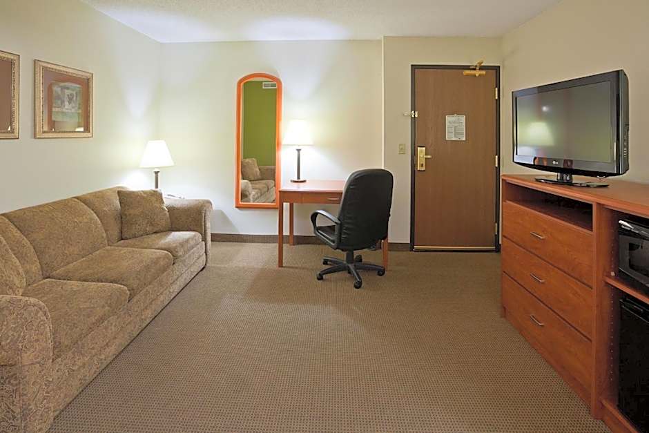 AmericInn by Wyndham Thief River Falls