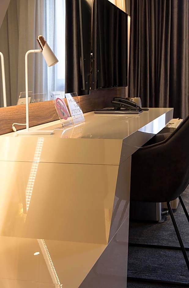 BOUTIQUE 25h by Eva stay 018