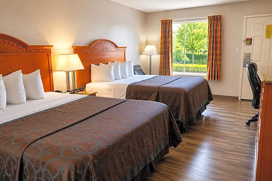Days Inn by Wyndham Apple Valley Sevierville