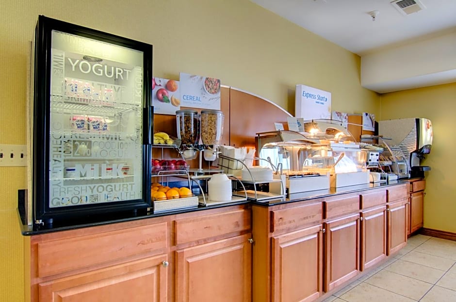 Holiday Inn Express & Suites Kansas City Sport Complex Area By IHG