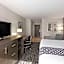 La Quinta Inn & Suites by Wyndham Snellville - Stone Mountain