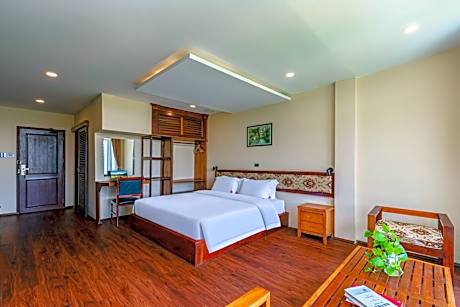Deluxe Queen Room