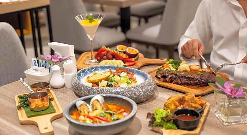 PARKROYAL Suites Bangkok