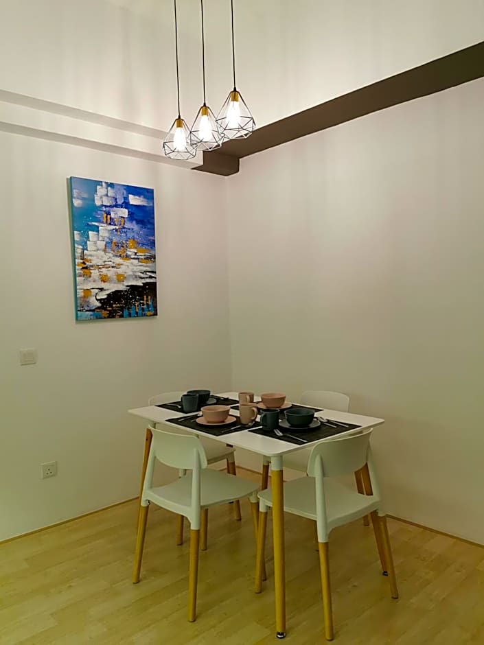 REVO at AURORA PLACE, Pavilion 2, 5 Minutes To AXIATA ARENA BUKIT JALIL FREE WIFI by De Harlequins Guesthouse