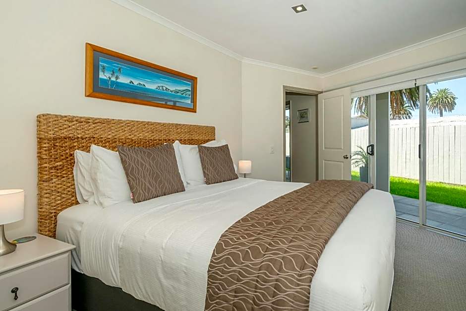 Crow's Nest Apartments