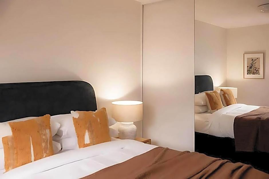 Battery Point apartment with river views