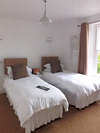 Twin Room with Private Bathroom