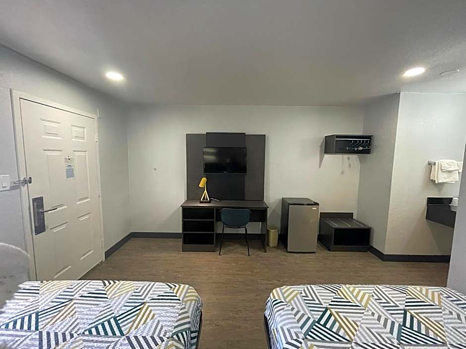 Motel 6 Denton, TX - UNT