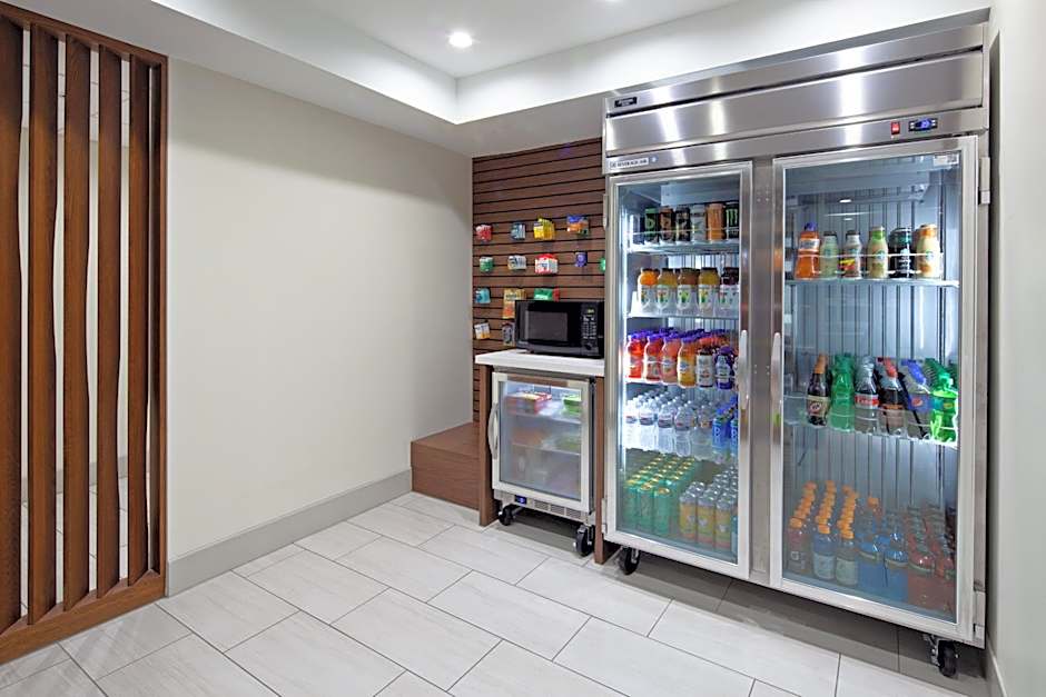 Holiday Inn Express Hotel & Suites San Diego-Escondido By IHG