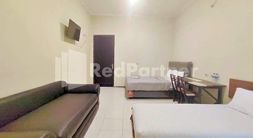 Mutiara Residence Near Simpang Lima Mitra RedDoorz