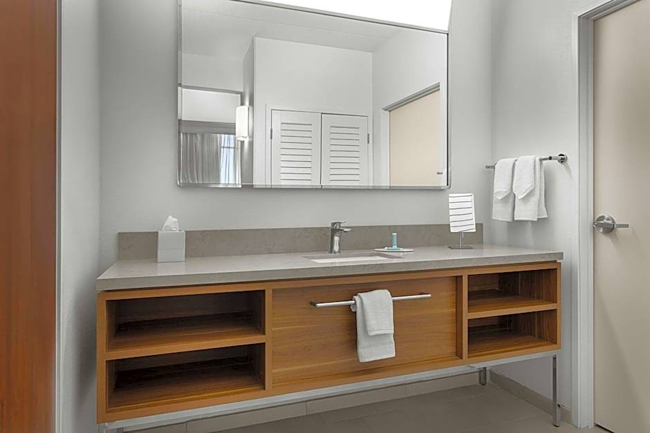 Courtyard by Marriott Louisville Airport