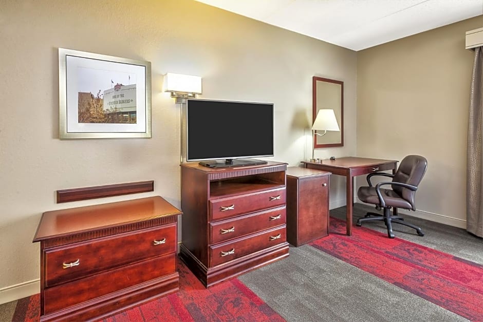 Hampton Inn & Suites Madison - West