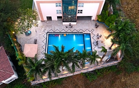 7 Apple Resort - Lonavala