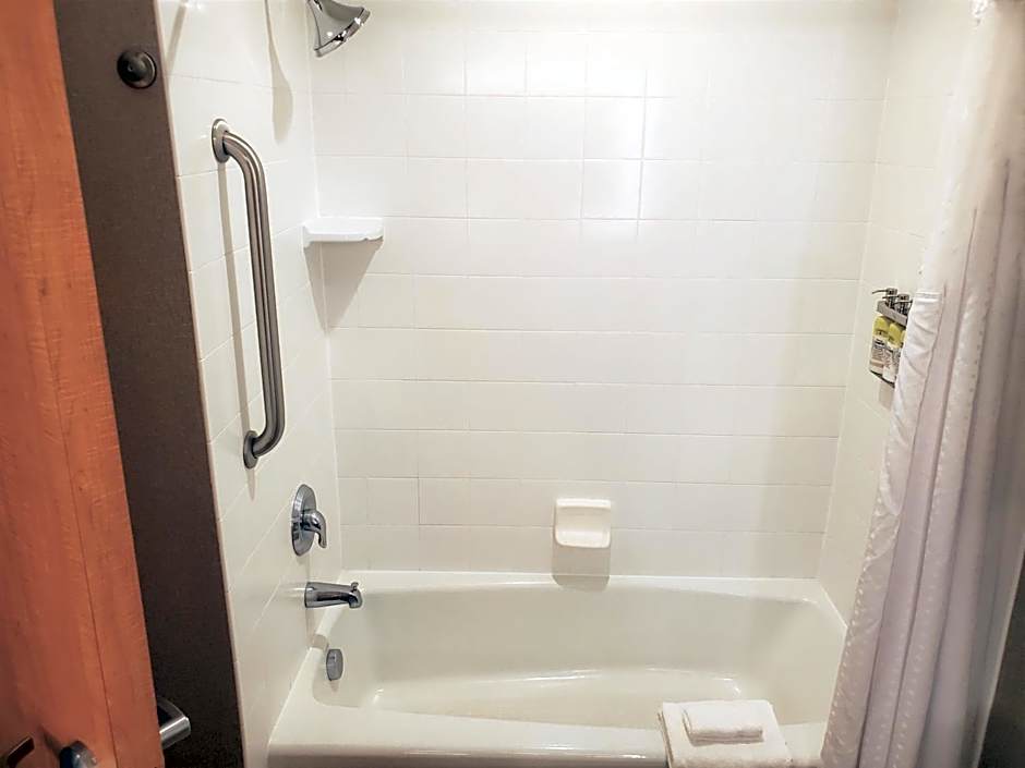 Holiday Inn Express & Suites Cheney By IHG